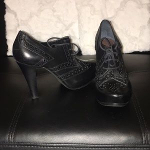 EUC Sz 7.5 Gianni Bini platform booties